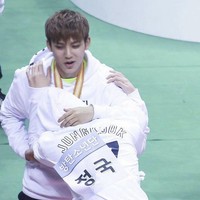 Meskipun Jungkook BTS dianggap sebagai senior karena debut lebih awal, hal itu tak membatasi interaksinya dengan Mingyu SEVENTEEN karena keduanya berusia sepantaran. Foto: Instagram