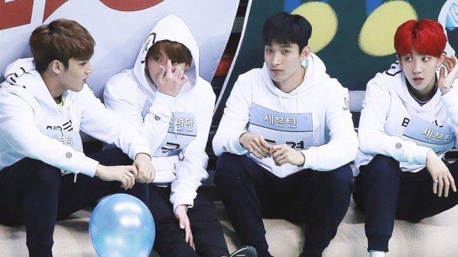 Jungkook BTS bahkan sudah akrab dengan rekan personel Mingyu SEVENTEEN seperti DK dan The8. Momen itu terlihat di ISAC 2017. Foto: Instagram