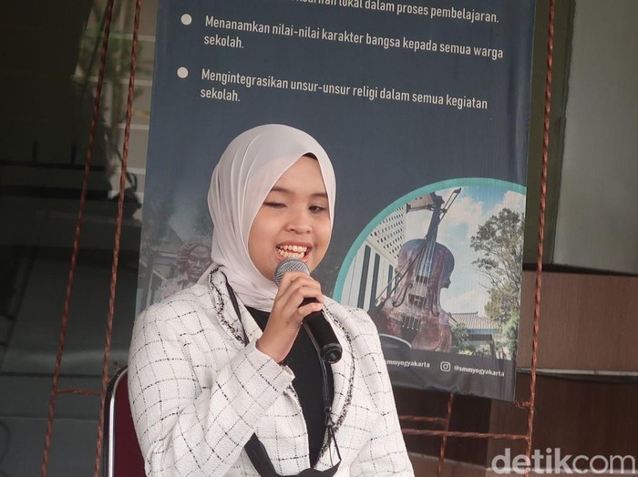 Putri Ariani saat jumpa pers di SMK Negeri 2 Kasihan, Bantul atau yang kerap dikenal Sekolah Menengah Musik (SMM) Yogyakarta, Minggu (11/6/2023).