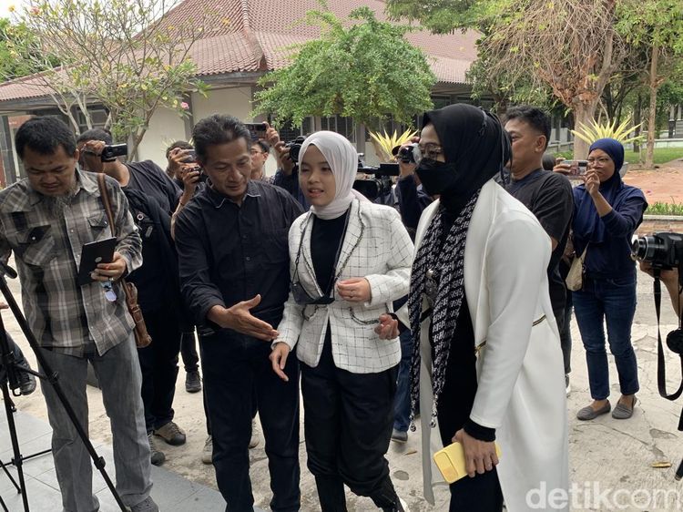 Potret Putri Ariani Sang Golden Buzzer AGT 2023 Disambut Sekolahnya SMM Jogja