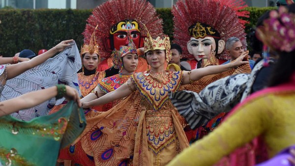 Sambut HUT DKI Jakarta, Parade Budaya Meriahkan Kawasan Bundaran HI