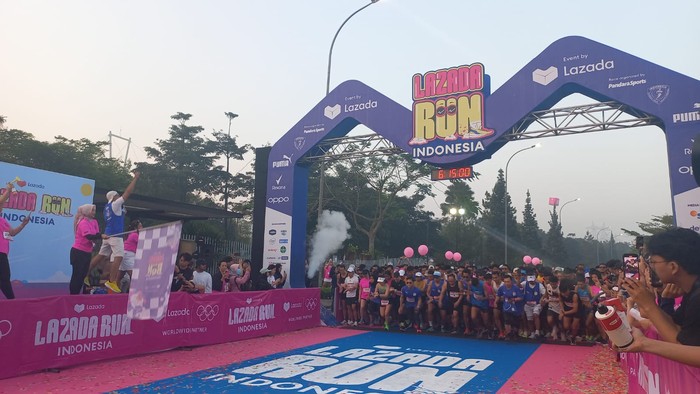 Sekitar 8.000 peserta meriahkan ajang lari yang digelar Lazada Indonesia bertajuk Lazada Run di ICE BSD,Kabupaten Tangerang.