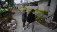 Trotoar di depan Kedubes AS tersebut kembali dibuka setelah selama 10 tahun aksesnya ditutup bagi pejalan kaki.