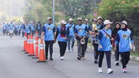 Berangkat dari Hotel Sultan, Jakarta, fun walk diikuti lebih dari 1.000 peserta yang datang dari petinggi perusahaan hingga para staf. Mereka membawa keluarga masing-masing. Adapun acara fun walk bersamaan car free day di sepanjang jalan protokol Jakarta, kali ini berlangsung guyub dan kekeluargaan. Antarkeluarga mulai dari jajaran direksi, manajemen dan staf saling berbincang setelah berjalan dari Hotel Sultan sampai garis finis di Wisma Nugra Santana. 