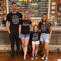 Di usia 23 tahun, tinggi badan Shauna hanya 116 cm. Perawakannya juga kurus kecil sehingga banyak yang mengira dirinya seorang anak SD. Foto: Instagram/@thereal_shaunarae99