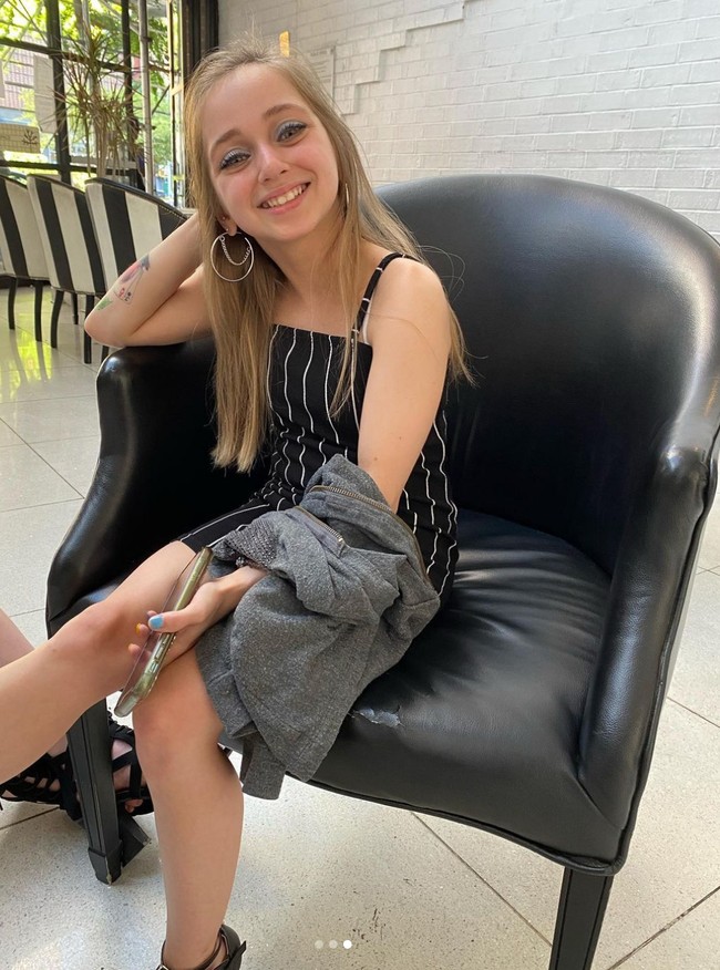 Walaupun memiliki tubuh bak bocah delapan tahun, tidak menghalangi Shauna untuk beraktivitas atau berperilaku selayaknya wanita seusianya.  Foto: Instagram/@thereal_shaunarae99