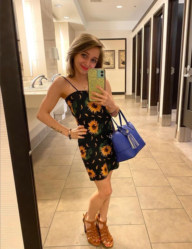 Shauna Rae mengidap kondisi langka yang membuat tubuhnya tidak tumbuh seperti kebanyakan orang. Pertumbuhan fisiknya berhenti di usia delapan tahun. Foto: Instagram/@thereal_shaunarae99