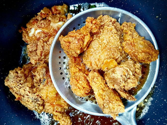 5 Tips Membuat Ayam Goreng Rumahan Renyah Seperti Buatan Restoran