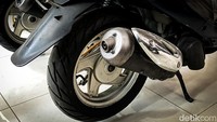 Bentuk knalpotnya seperti motor 4 stroke, tapi aslinya motor ini 2 stroke. Foto: Ridwan Arifin