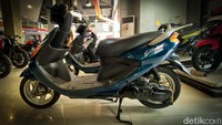 Yamaha Glide 100 ini mejeng di Sentral Yamaha Medan. Bentuknya ala skutik Taiwan yang cenderung membulat. Foto: Ridwan Arifin