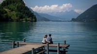 Dermaga kayu di Danau Brienz menjadi lokasi di mana Ri Jeong Hyeok (Hyun Bin) bermain piano dan menyelamatkan nyawa Yoon Se Ri (Son Ye Jin). Dermaganya kecil karena memang hanya dikhususkan untuk boat.