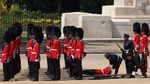 Tentara Kerajaan Inggris Tumbang Diterpa Terik Matahari
