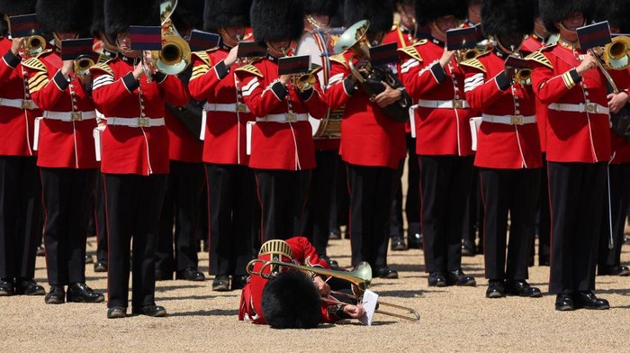 1258580256 A member of the band is carried on a stretcher after fainting during the Colonel's Review at Horse Guards Parade in London on June 10, 2023 ahead of The King's Birthday Parade. The Colonel's Review is the final evaluation of the parade before it goes before Britain's King Charles III during the Trooping of the Colour on June 17. (Photo by Adrian DENNIS / AFP) (Photo by ADRIAN DENNIS/AFP via Getty Images)