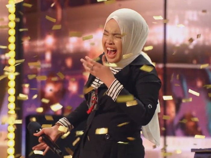 Putri Ariani meraih golden buzzer di Americas Got Talent ke-18. Meski memiliki keterbatasan, siswi SMKN 2 Kasihan Bantul itu tidak menyerah dalam meraih mimpi.
