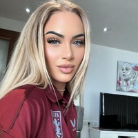 Alisha Lehman adalah pemain bola asal Swiss yang sering jadi sorotan karena pesonanya. Disebut pesepakbola terseksi, ia menjadi atlet wanita paling banyak dicari selama dua tahun terakhir.Foto: Instagram Alisha Lehmann