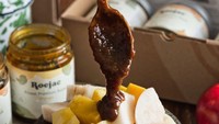 Kalau mau coba rujak buah premium yang buahnya beragam sepertis sirsak hingga mangga, coba cicip Roejac. Per porsinya sekitar Rp 50.000 bisa dibeli via Instagram. Foto: Twitter/Google Photos