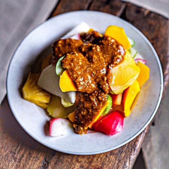 Asam Segar! 20 Rujak Buah Enak Ada di Sini Asam Segar! 20 Rujak Buah Enak Ada di Sini