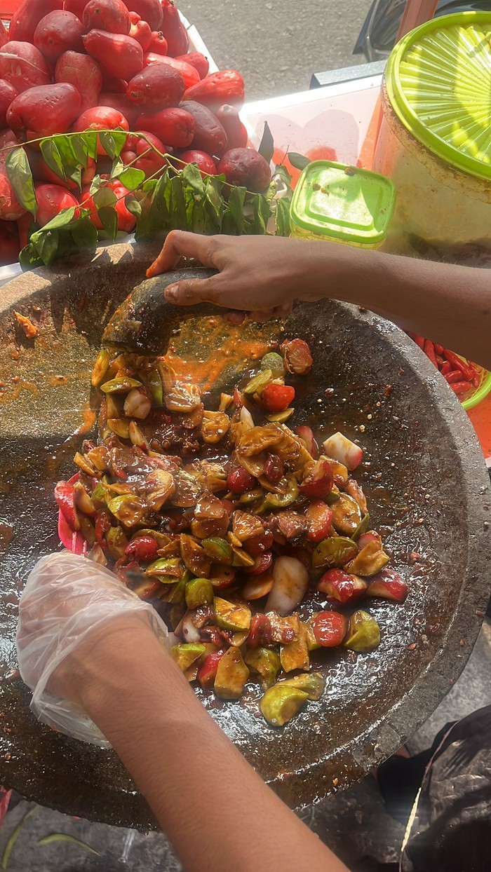 Asam Segar! 20 Rujak Buah Enak Ada di Sini Asam Segar! 20 Rujak Buah Enak Ada di Sini
