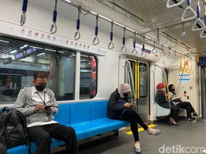 Jakarta Berpolusi Jadi Alasan Pengguna MRT Pilih Tetap Bermasker