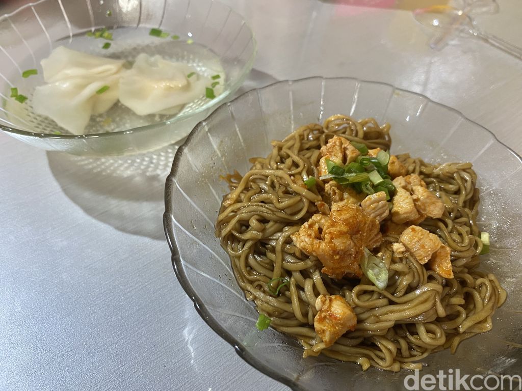 Bakmi Pelita 2, tempat makan bakmi ayam 'ngumpet' dalam gang di Bandung