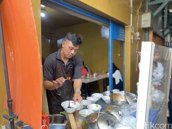 Bakmi Pelita 2, tempat makan bakmi ayam 'ngumpet' dalam gang di Bandung