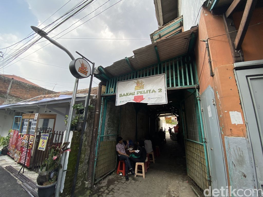 Bakmi Pelita 2, tempat makan bakmi ayam 'ngumpet' dalam gang di Bandung