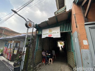 Ngumpet dalam Gang, Warung Bakmi Ayam Ini Sudah Eksis Sejak 1998