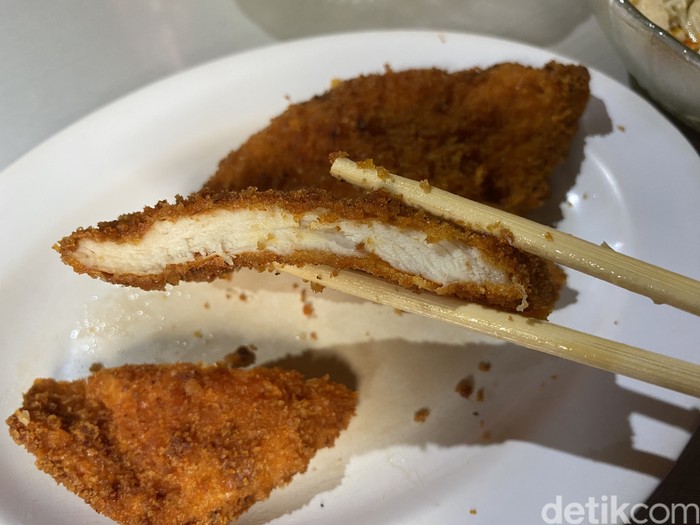 Bakmi Pelita 2, tempat makan bakmi ayam 'ngumpet' dalam gang di Bandung