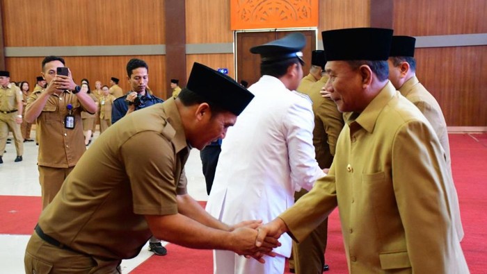 Bupati Deli Serdang Ashari Tambunan melantik 390 pejabat hari ini, Senin (12/6)
