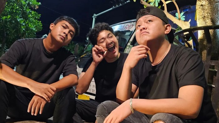 Denny Caknan merilis musik video baru berjudul Wani Gelute. Ini merupakan lagu keempat dari 12 lagu di album Kalih Welasku.