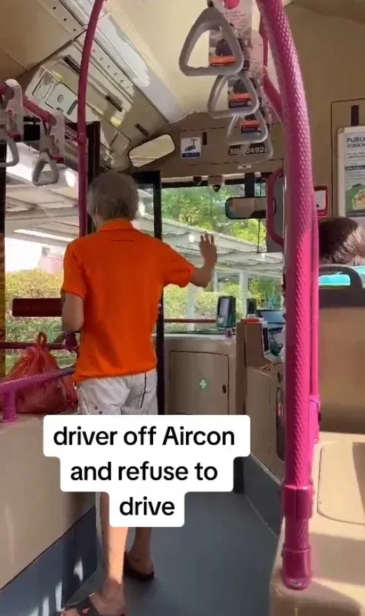 Sopir bus mogok jalan gegara penumpang bawa durian