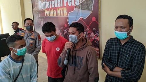 Empat korban TPPO asal Lombok saat konferensi pers di Polda NTB, Senin (12/6/2023). Foto: Ahmad Viqi/detikBali.
