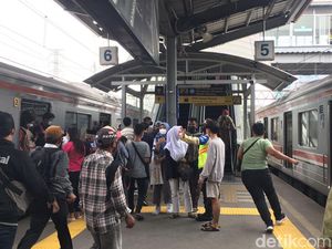Eskalator Peron 5 Stasiun Tanah Abang Lagi-lagi Diperbaiki, Sampai Kapan?