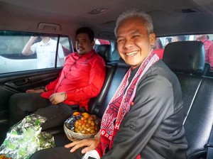 Momen Mesra Ganjar dan Menantu Jokowi Saat Sambangi Medan