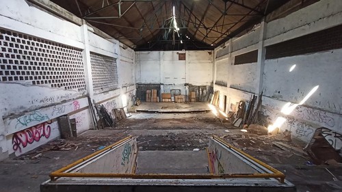 Gedung bioskop Tabanan Theatre yang kini sudah usang seperti terpantau pada Minggu (4/6/2023). (chairul amri simabur/detikBali)