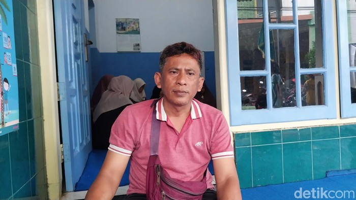 Hadi, kakak kandung almarhum suami guru ngaji yang tewas usai pikap tabrak 3 motor di Malang.