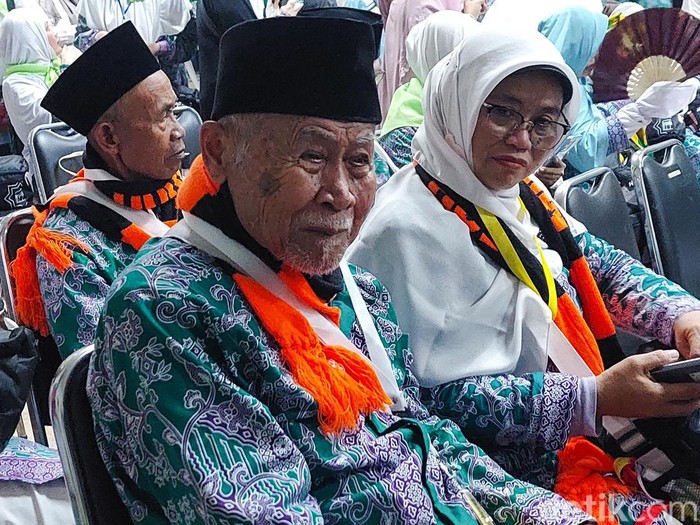 Bahagianya Halim, Calhaj 103 Tahun Akhirnya Berangkat ke Tanah Suci