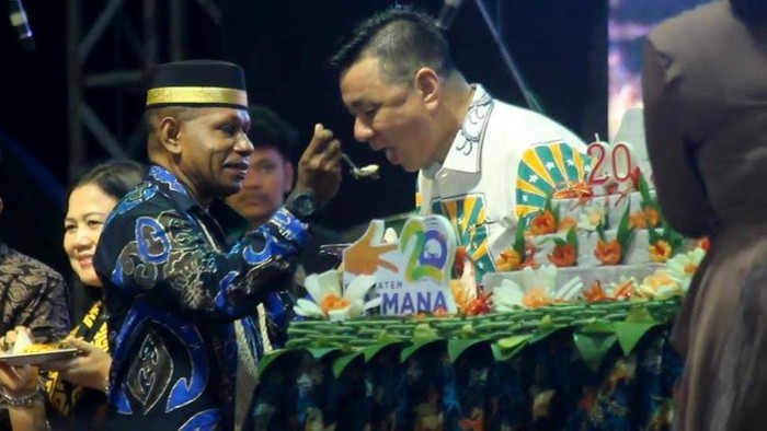 Hiburan Rakyat Bukti Toleransi di Puncak Kaimana Ribuan masyarakat tumpah ruah membuar jadi satu di acara puncak Hari Ulang Tahun Ke-20 Kabupaten Kaimana Provinsi Papua Barat.