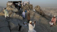 Jarak antara Gua Hira dengan Kabah di Masjidil Haram, apabila ditarik garis lurus, yakni 5,24 Km. Dari pusat kota Mekah perjalanan darat dengan kendaraan ke kampung terdekat sebelum naik ke bukit Jabal Nur yang cukup memakan waktu tak kurang dari 20 menit. (Tim MCH 2023/Wahyu Putro Arinto)