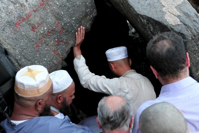 Jamaah Haji Kunjungi Gua Hira di Jabal Nur Sejumlah jamaah haji mengunjungi Gua Hira di puncak Jabal Nur di Mekkah, Arab Saudi, Sabtu (10/6/2023).