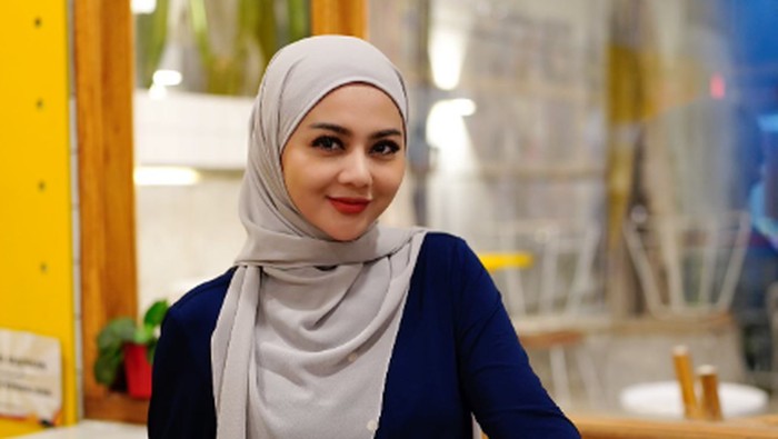 Jenita Janet hijrah dan berhijab