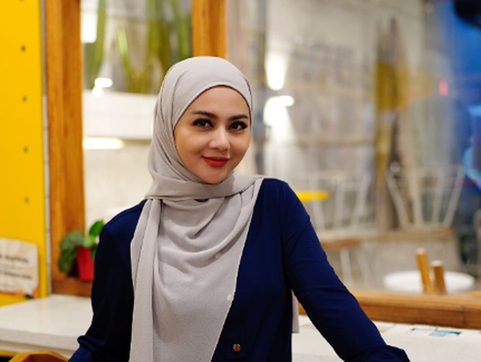 Jenita Janet hijrah dan berhijab
