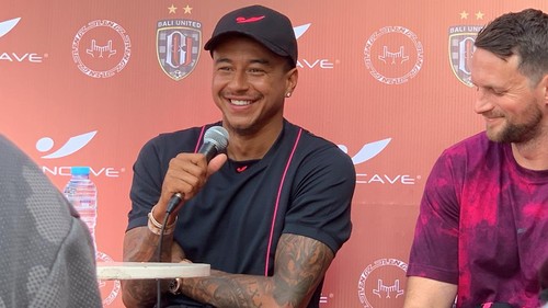 Mantan pemain Manchester United (MU) Jesse Lingard datang ke Training Center Bali United di Pantai Purnama, Gianyar, Bali, Senin (12/6/2023).