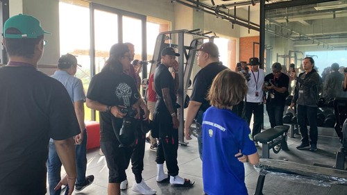 Mantan pemain Manchester United (MU) Jesse Lingard berkunjung ke Training Center Bali United di Pantai Purnama Gianyar pada Senin (12/6) sore.