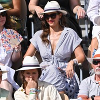 InStyle mengabarkan, momen seperti ini terbilang langka terjadi mengingat Jessica jarang tampil bersama putrinya di sebuah perhelatan besar. Foto: Stephane Cardinale/Corbis via Getty Images