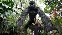 Patung utamanya adalah King Kong setinggi 3,5 meter yang dibuat dalam 15 hari dengan sekitar 150 ban dan lebih dari 7.000 sekrup.  