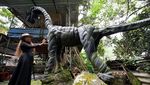 Kreatif! Seniman Ini Bikin Patung Raksasa dari Ban Bekas