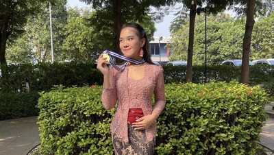 Kulineran Cantik Kirana Velovoice, Anak Andika Kangen Band yang Eksis