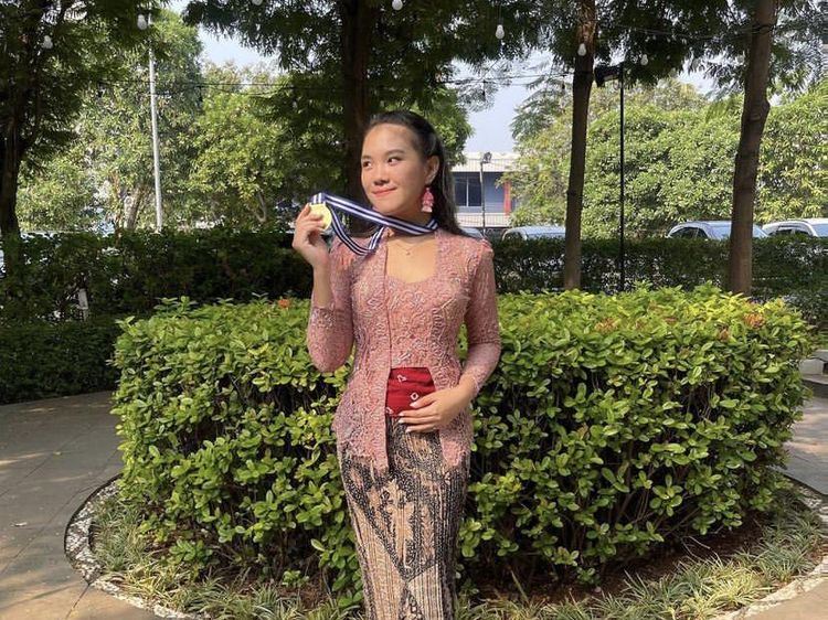 Kulineran Cantik Kirana Velovoice, Anak Andika Kangen Band yang Eksis