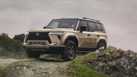 Mobil-mobil SUV gagah seperti Land Cruiser hingga Lexus LX banyak digunakan pejabat di Indonesia. Kini ada pilihan lainnya, yakni Lexus GX. Foto: Dok. Lexus
